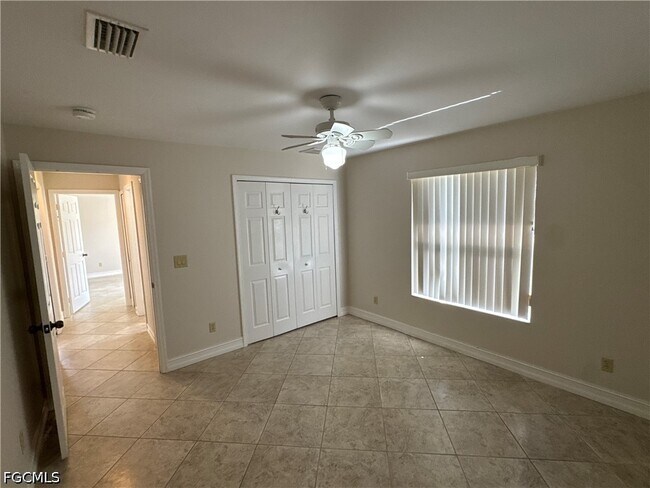 Foto del edificio - 4914 7th St W