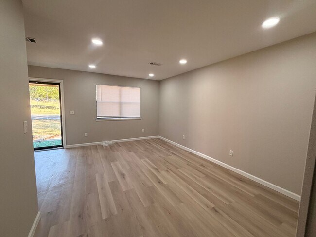 Foto del edificio - 801 Sequoyah Way