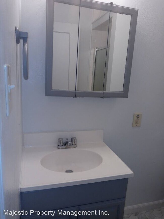 Building Photo - 2 br, 1 bath House - 311 N Golden Gate Ave