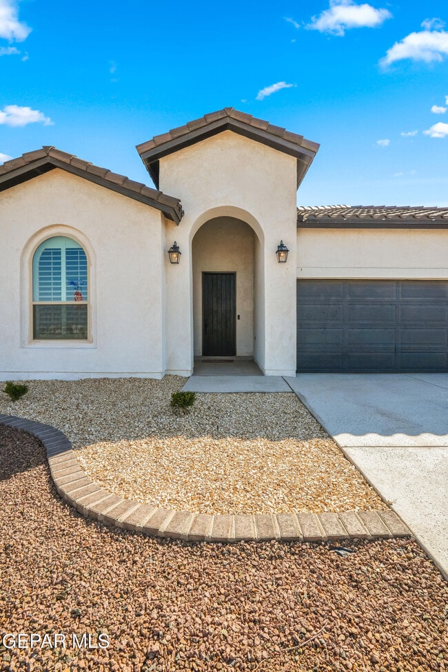 Building Photo - 874 Harpendem Dr