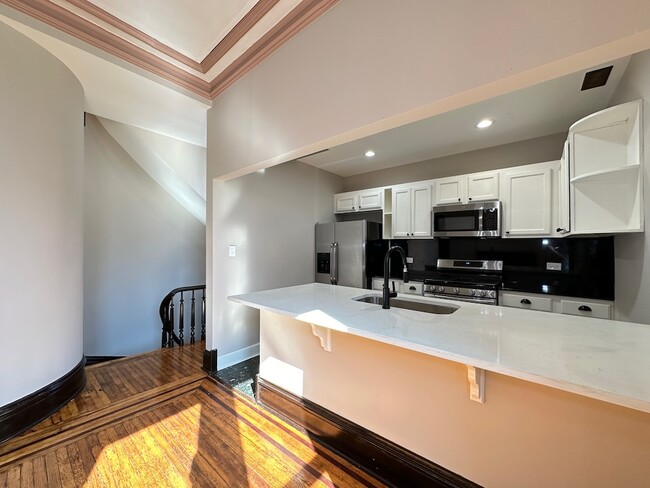 Building Photo - 320 S Ashland Ave