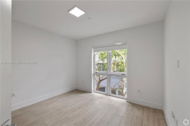 Foto del edificio - 434 SW 10th St