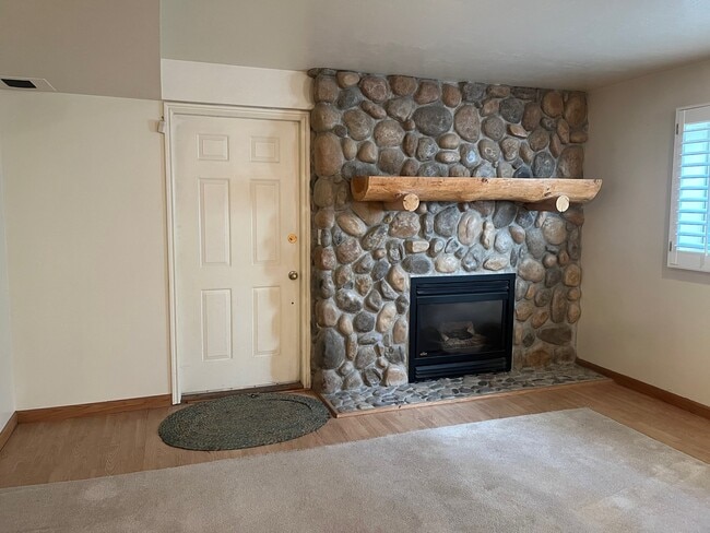 Building Photo - 2409 Newcastle Dr