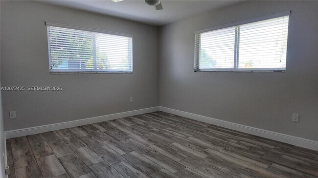 Foto del edificio - 220 SW 80th Ave