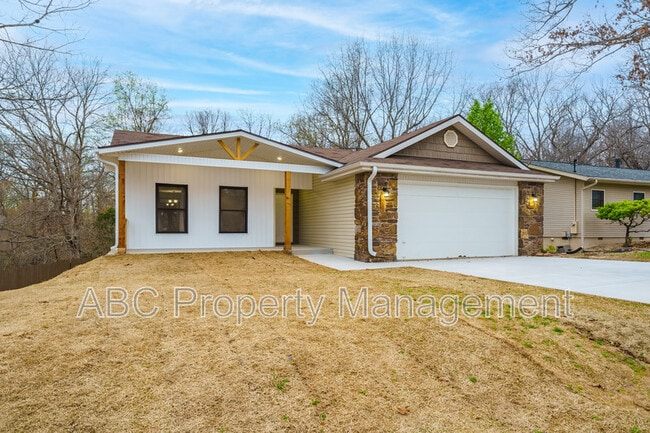 Building Photo - 38 Lancaster Dr