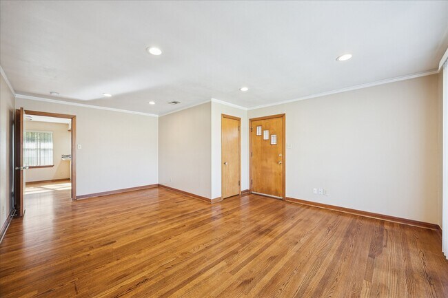 Foto del edificio - 2115 Gardenia Dr