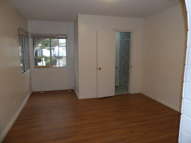 Den - 9778 Bolton Ave