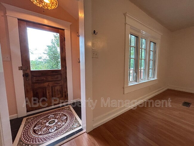 Foto del edificio - 604 E Huntsville Rd