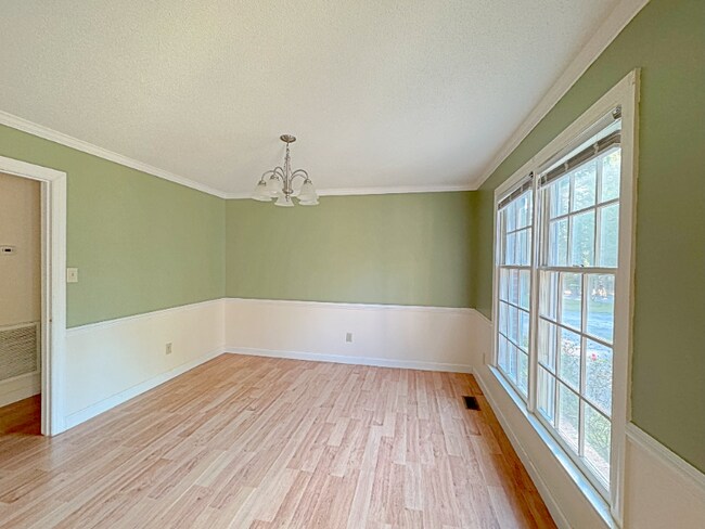 Foto del edificio - 102 Rock Nest Ct