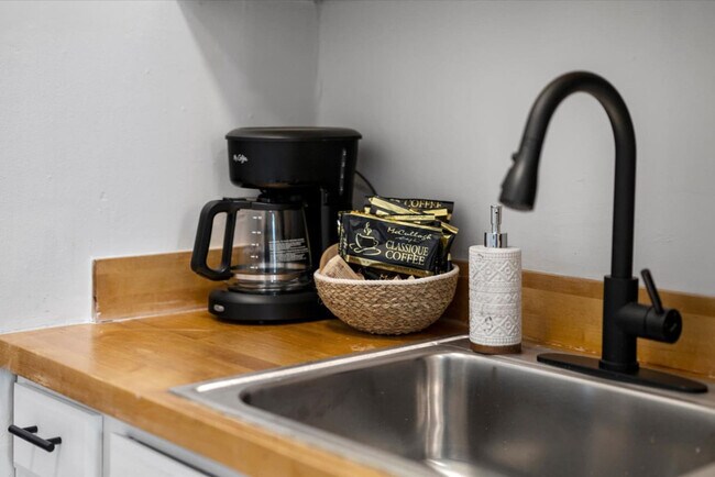 Foto del edificio - 242 Mccormick Pl