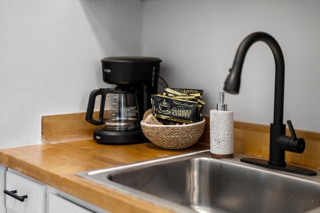 Building Photo - 242 Mccormick Pl