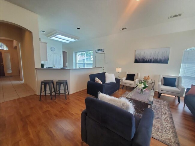 Foto del edificio - 4903 Falls Cir