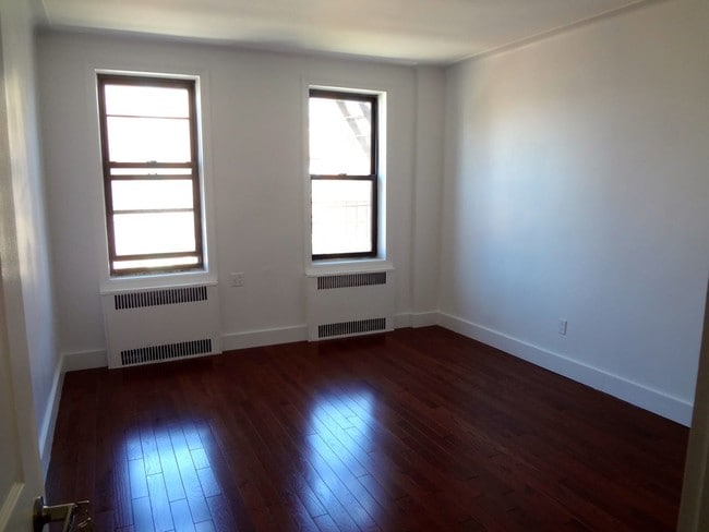 Building Photo - 42-54-54 Judge St