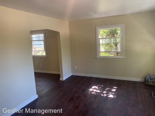Building Photo - 2 br, 1 bath House - 615 Lougeay Rd