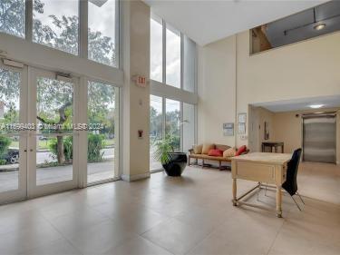 Foto del edificio - 1350 NW 8th Ct