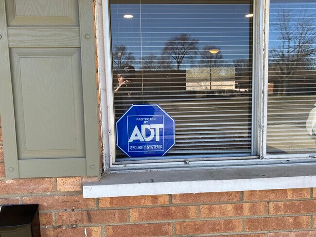 Foto del edificio - 4380 Kitridge Rd