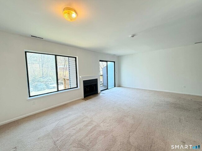 Foto del edificio - 14 Newtown Rd