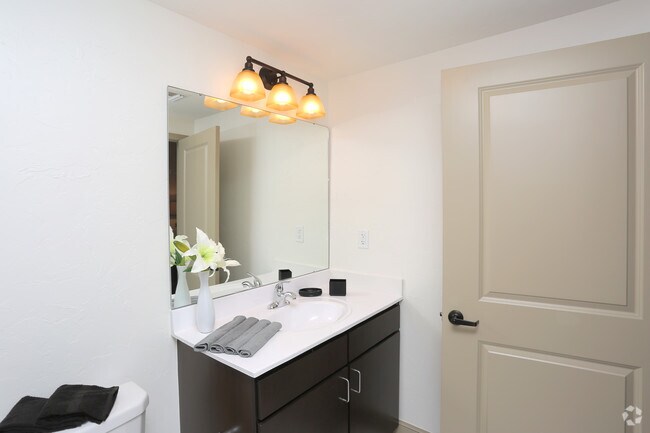 Cuarto de baño del estudio - The Page Woodson Apartments