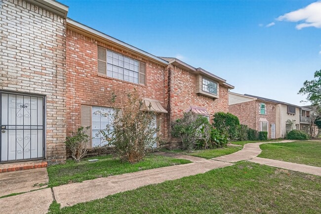 Building Photo - 7031 Chasewood Dr