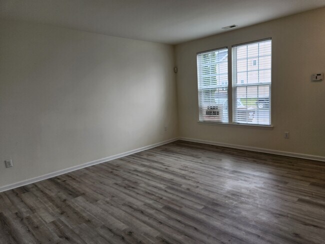 Building Photo - 507 White Pine Dr