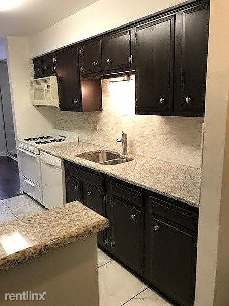Foto del edificio - 1 br, 1 bath Condo - 2700 Mitchell Drive 3