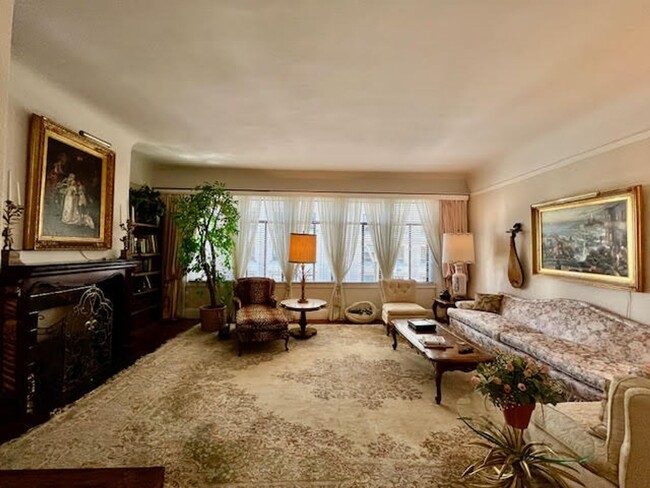 Foto del edificio - FULLY FURNISHED: Discover Timeless Charm: ...