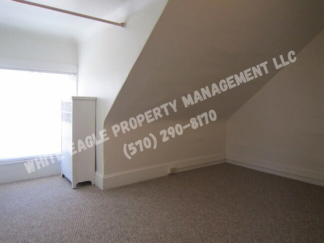 Foto del edificio - 1618 Roselyn Street