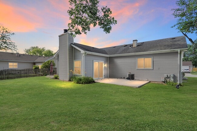 Foto del edificio - 939 Shorewood Dr