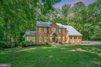 Building Photo - 2 English Hills Dr