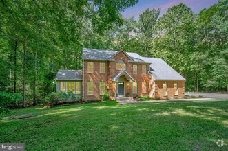 Building Photo - 2 English Hills Dr
