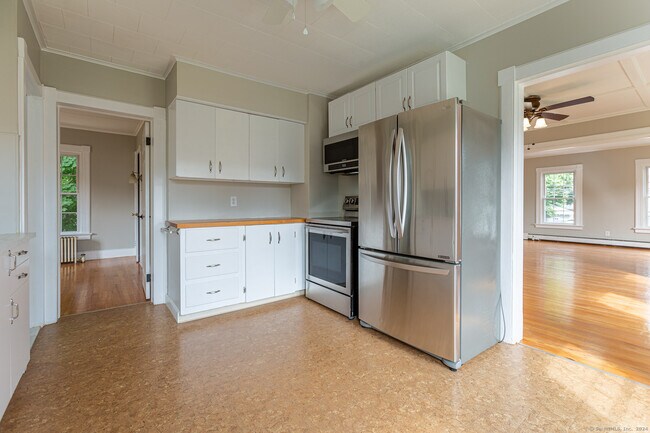 Building Photo - 335 Liberty St