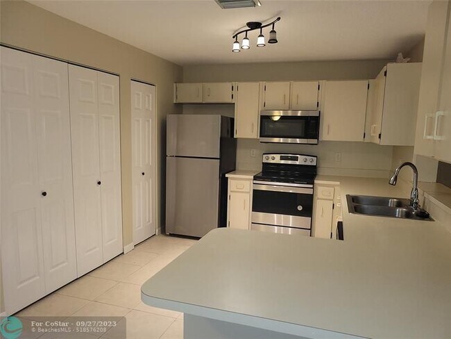 Foto del edificio - 3706 NW 122nd Terrace