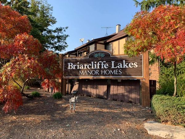 Foto principal - 1723 Lakecliffe Dr