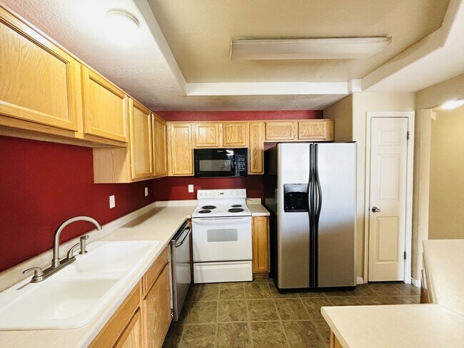 Building Photo - 14240 Daisyfield Dr