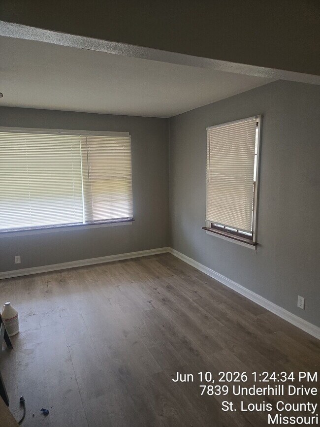 Foto del edificio - 7839 Underhill Dr