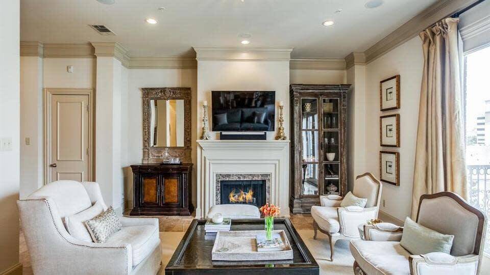 Primary Photo - 2848 Woodside-722
