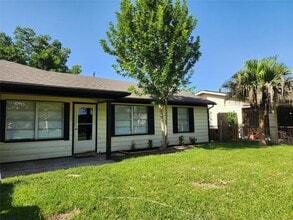 Building Photo - 9711 Aguila St
