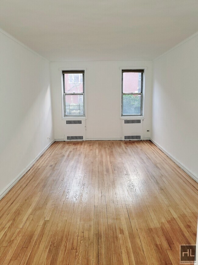 Foto del edificio - 63-109 Saunders Street #A3