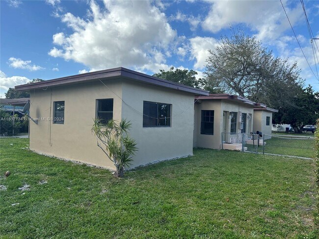 Foto del edificio - 10600 NW 5th Ave