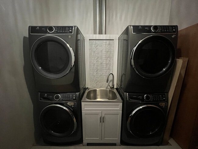 Building Photo - 501 2 Avenue-SI ID1386640P