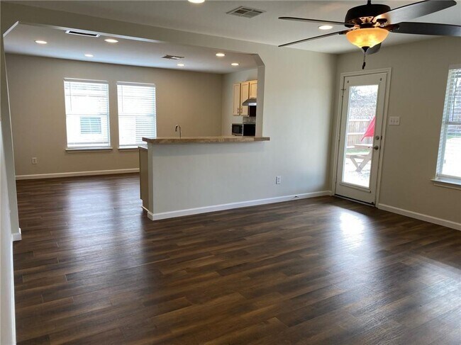 Foto del edificio - 141 Ruby Lake Dr