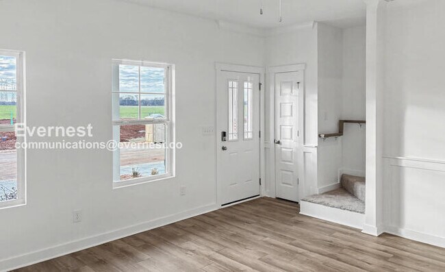 Foto del edificio - 3 Bed/3 Bath Townhome with Off-Street Parking / Pet-Friendly / Vouchers Accepted / Available Now!