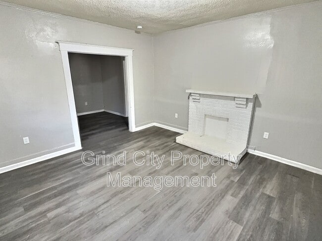 Building Photo - 1446 N Hollywood St