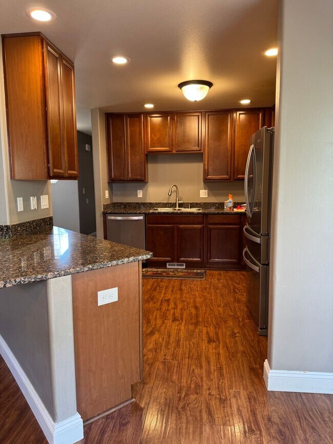 Foto del edificio - 3 Bedroom 2.5 Bath in Four Seasons HOA