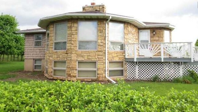 Building Photo - 721 Peirson Ave