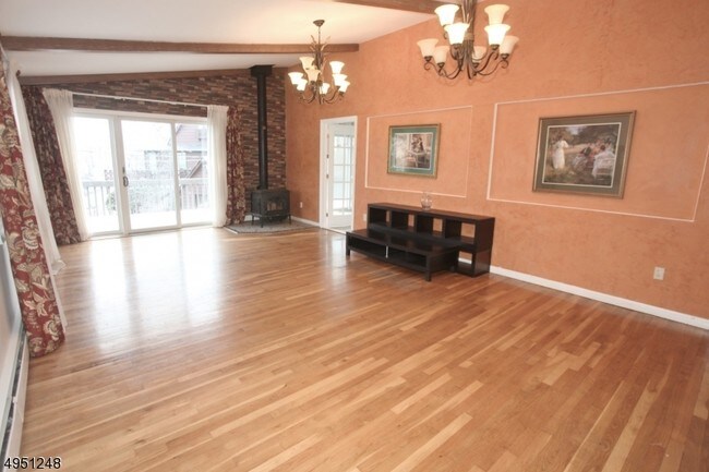Building Photo - 44 Elba Ave