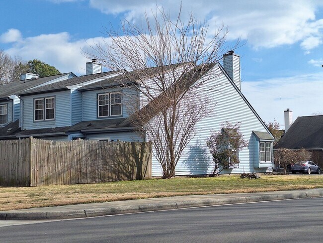 Foto del edificio - 38 Parkway Dr