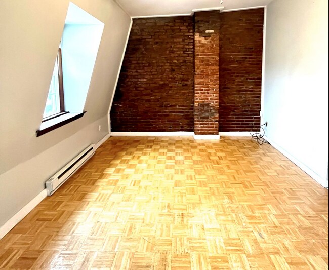 Building Photo - 63 Chelsea St