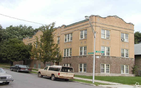 Building Photo - 6244-6258 W Wabansia Ave