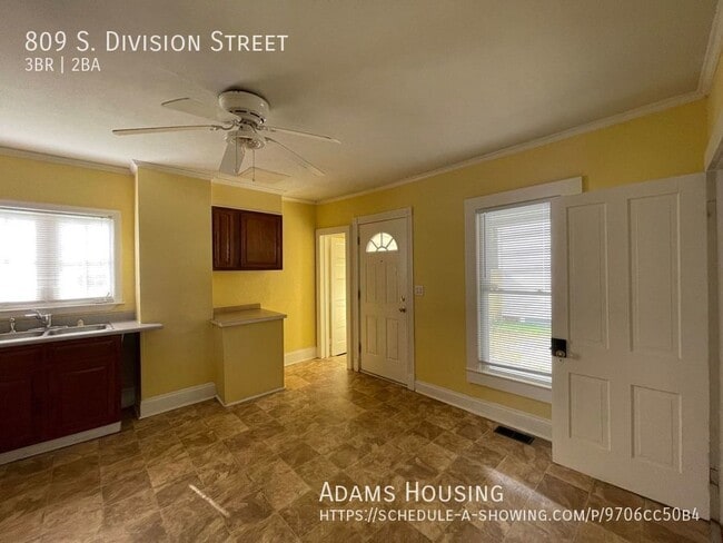 Foto del edificio - 809 S Division St